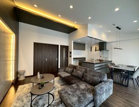 落ち着いた木目のウォールナット。大人ベーシックスタイルに仕上げたマンションリノベ 写真