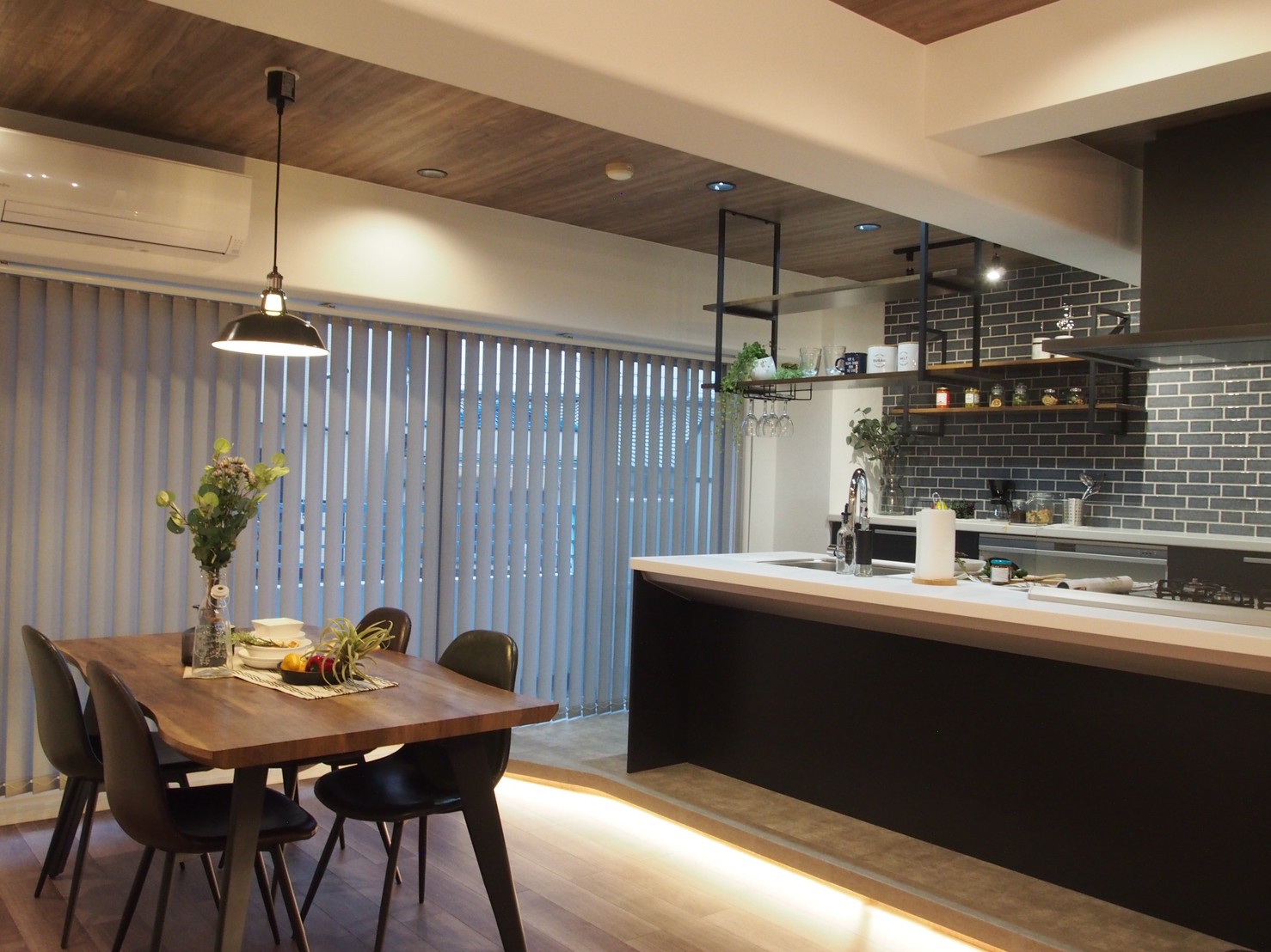 アイアンラックが映えるヴィンテージライク アイキャッチ アイアンラックが映えるヴィンテージライク アイキャッチ