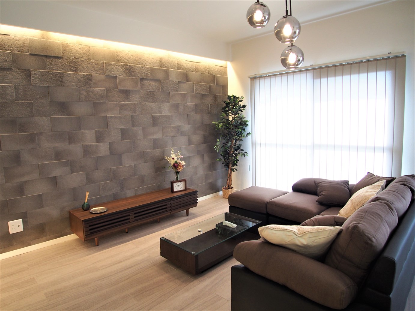 クラフト感のあるエコカラットと格子アクセントパネルで和モダンを愉しむ アイキャッチ クラフト感のあるエコカラットと格子アクセントパネルで和モダンを愉しむ アイキャッチ