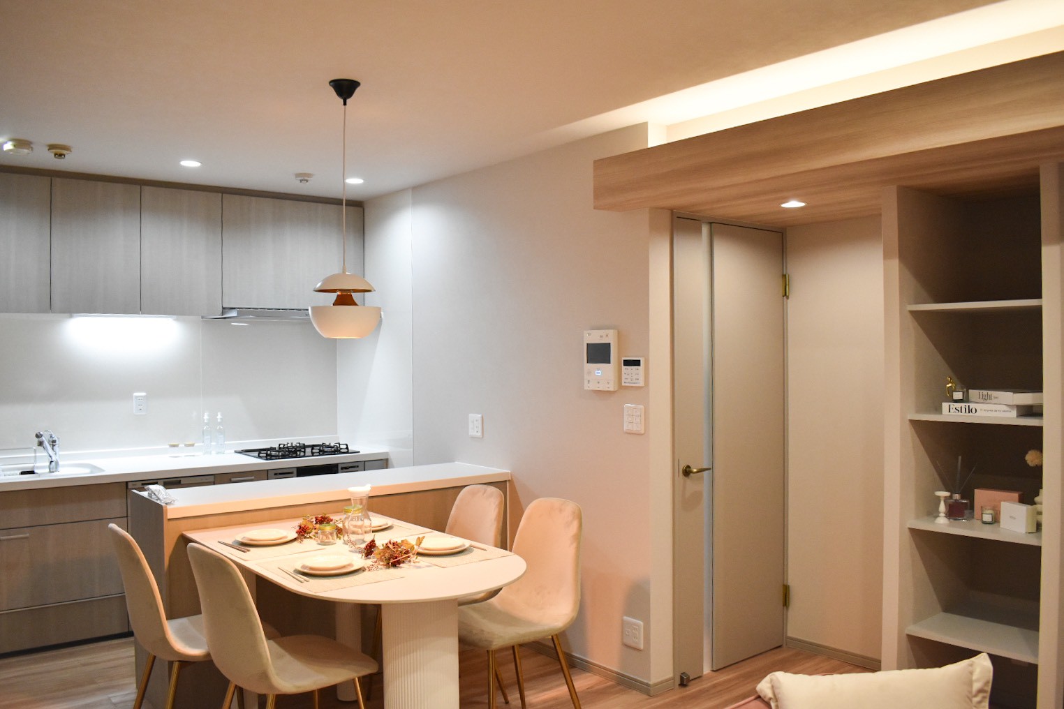 グレージュ×ゴールドが主役の〝おとなかわいい〟マンションリノベ アイキャッチ グレージュ×ゴールドが主役の〝おとなかわいい〟マンションリノベ アイキャッチ