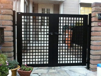 老朽化した鉄門扉からアルミ門扉取り替え アイキャッチ
