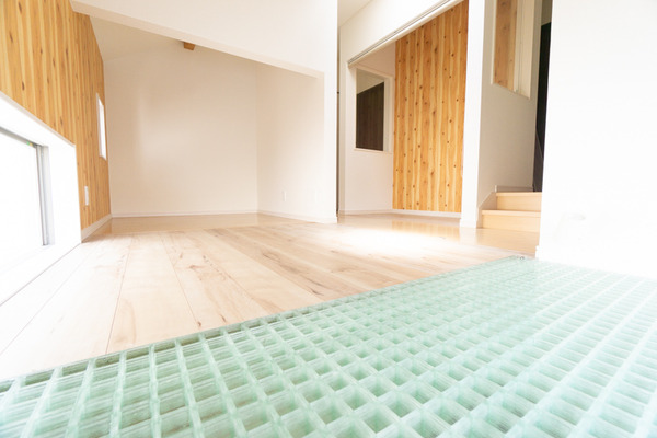 家の吹き抜けをリフォームして埋めたらこう変わった！ヒントは道路の側溝のフタ？2階には室内干しスペースもできて超快適♪ アイキャッチ