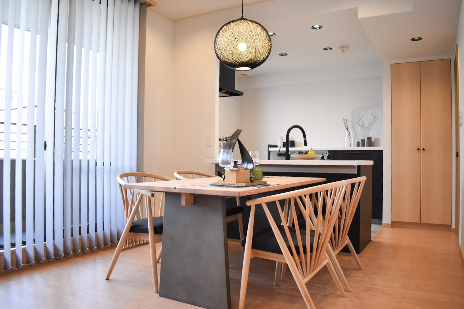 ブラックカラーで引き締めた和モダンルーム アイキャッチ ブラックカラーで引き締めた和モダンルーム アイキャッチ