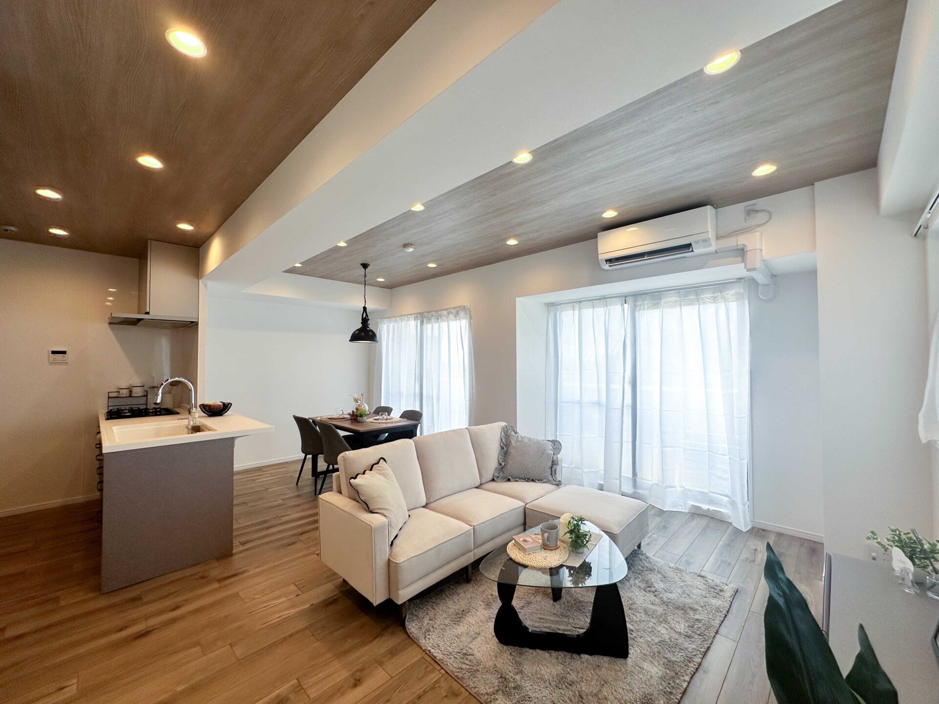 グレー×木目で作るナチュラルな空気感 アイキャッチ グレー×木目で作るナチュラルな空気感 アイキャッチ