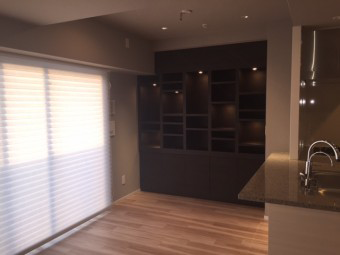 隙間ゼロ。意匠性抜群の作り付け壁面収納! アイキャッチ 隙間ゼロ。意匠性抜群の作り付け壁面収納! アイキャッチ