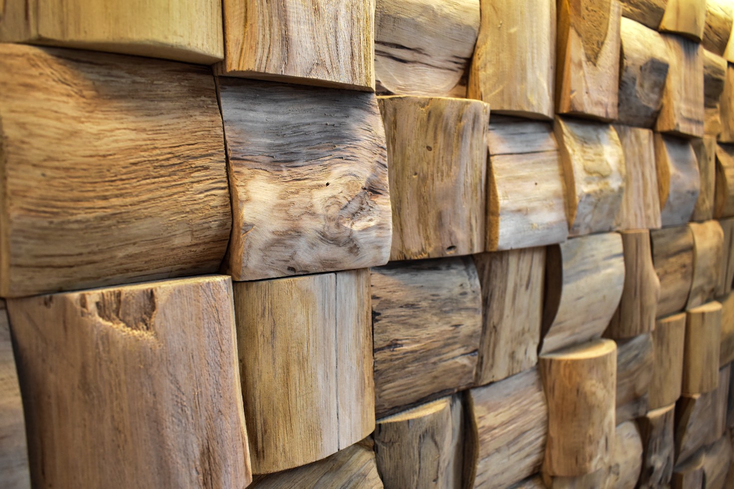 素材感を楽しめるウッドパネル