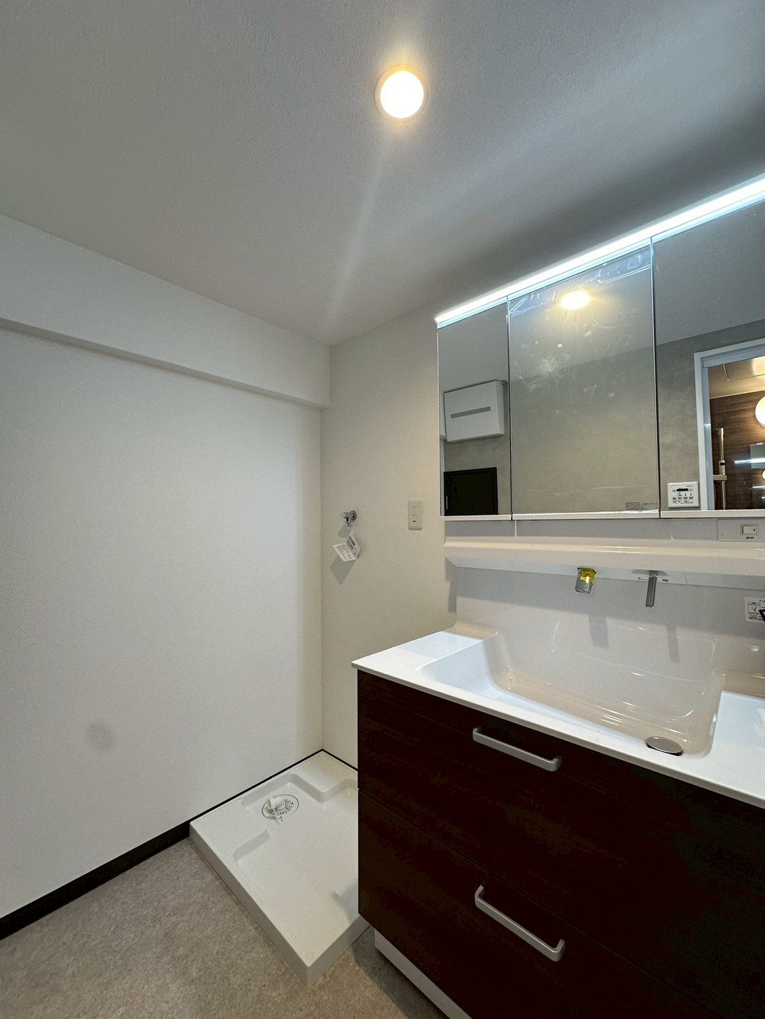 木目は全てダークトーンに揃えて和モダンな空気感を