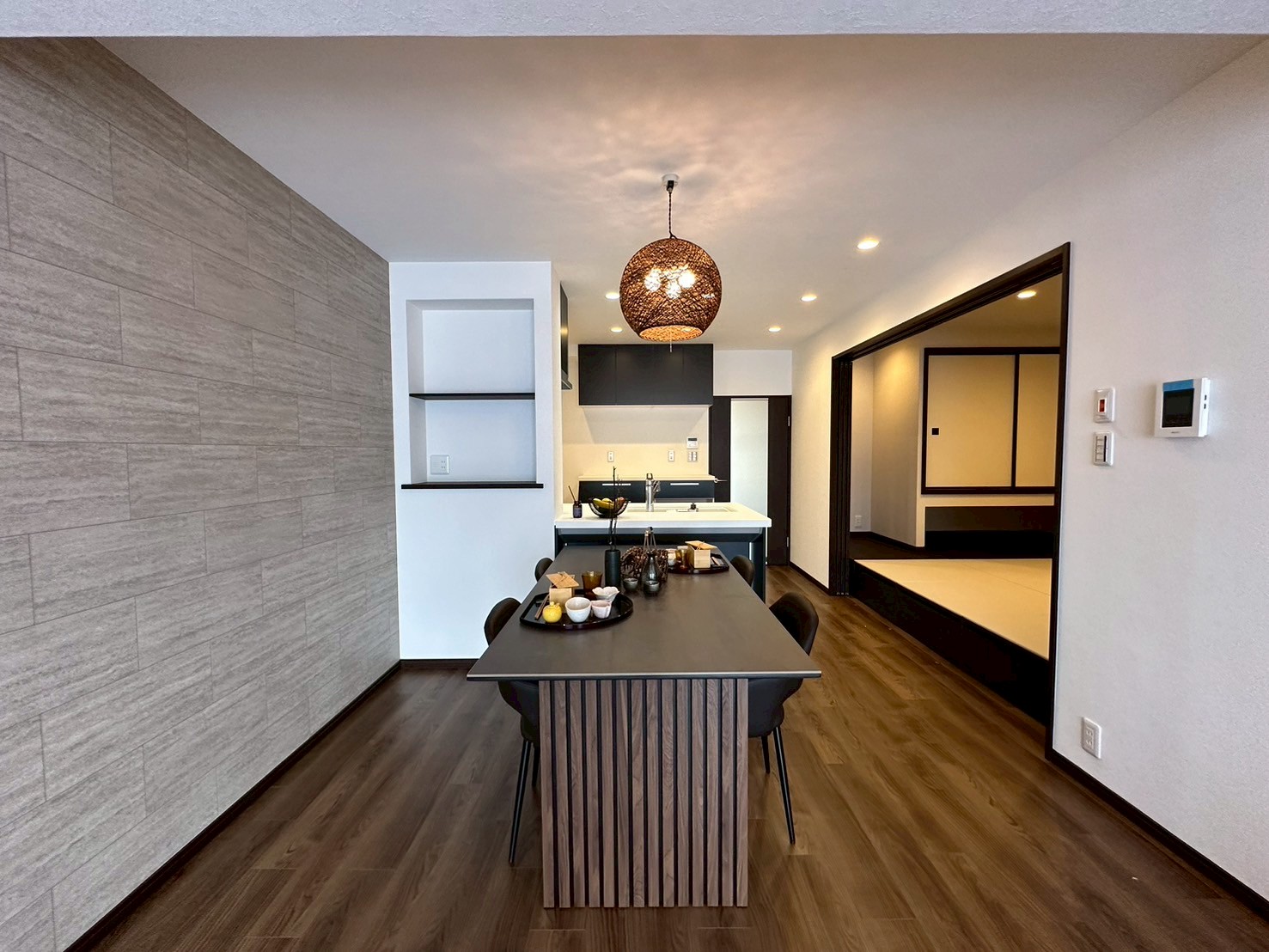 畳でほっとひと息 小上がりのある和モダンテイスト アイキャッチ 畳でほっとひと息 小上がりのある和モダンテイスト アイキャッチ