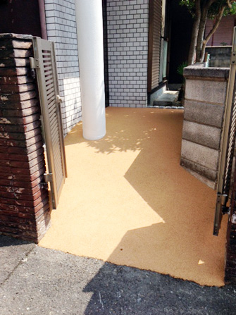 玄関扉までのアプローチをバリアフリーに アイキャッチ