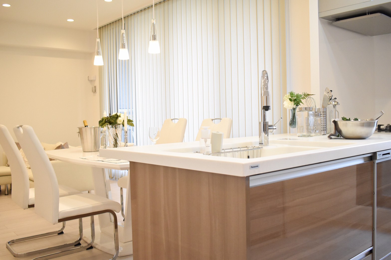 ホワイト×木目で作る上品なホテルライクスタイル アイキャッチ ホワイト×木目で作る上品なホテルライクスタイル アイキャッチ