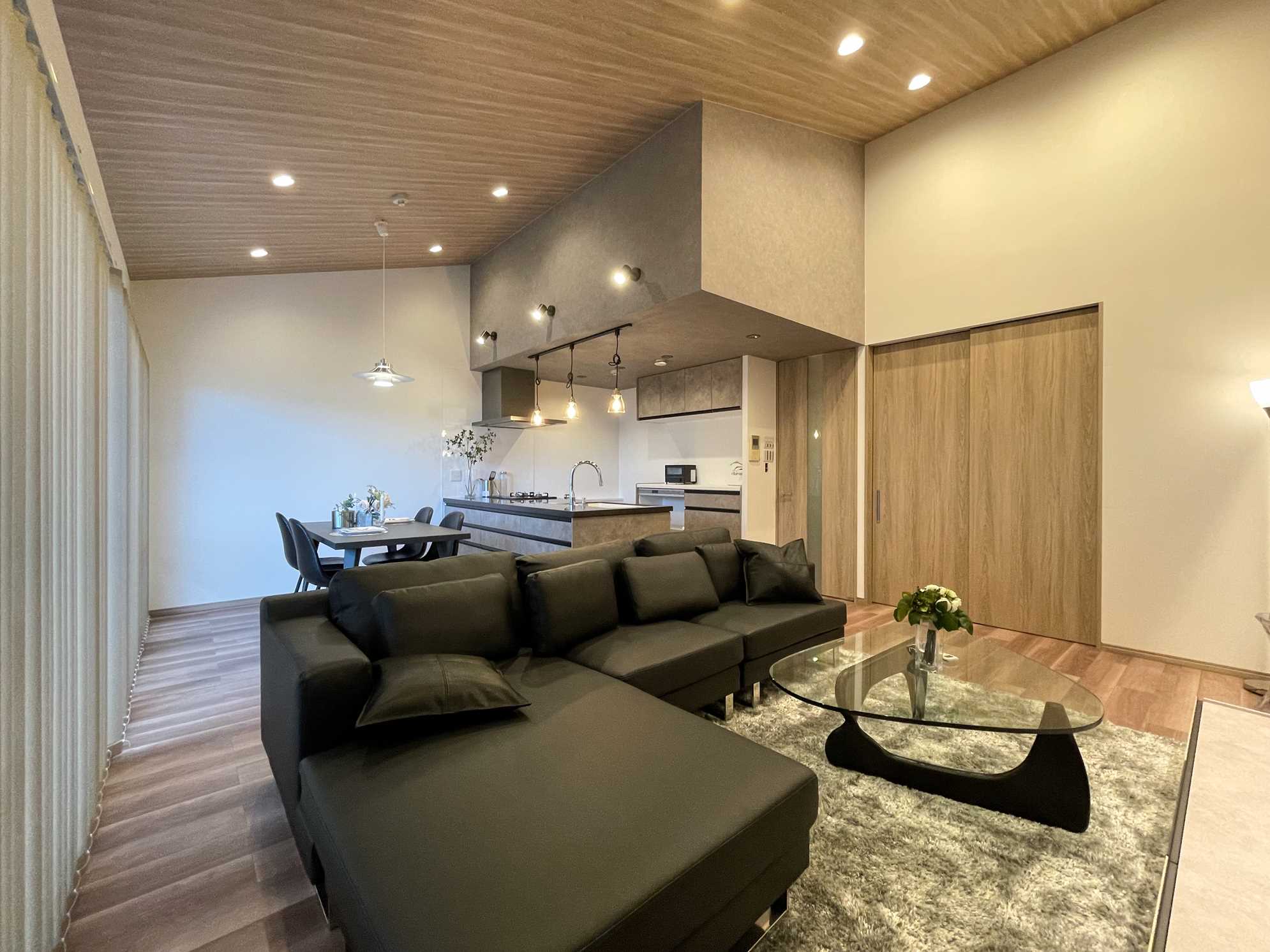 天井高を最大に!広々解放感のあるLDK アイキャッチ 天井高を最大に!広々解放感のあるLDK アイキャッチ