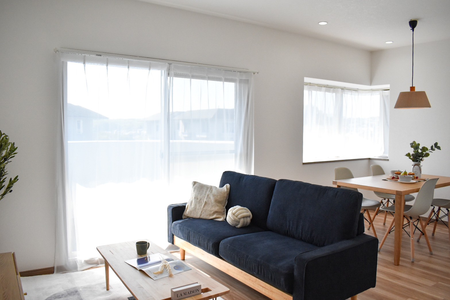 素材感が際立つウッドパネル!アースカラーが主役の北欧モダンルーム アイキャッチ 素材感が際立つウッドパネル!アースカラーが主役の北欧モダンルーム アイキャッチ