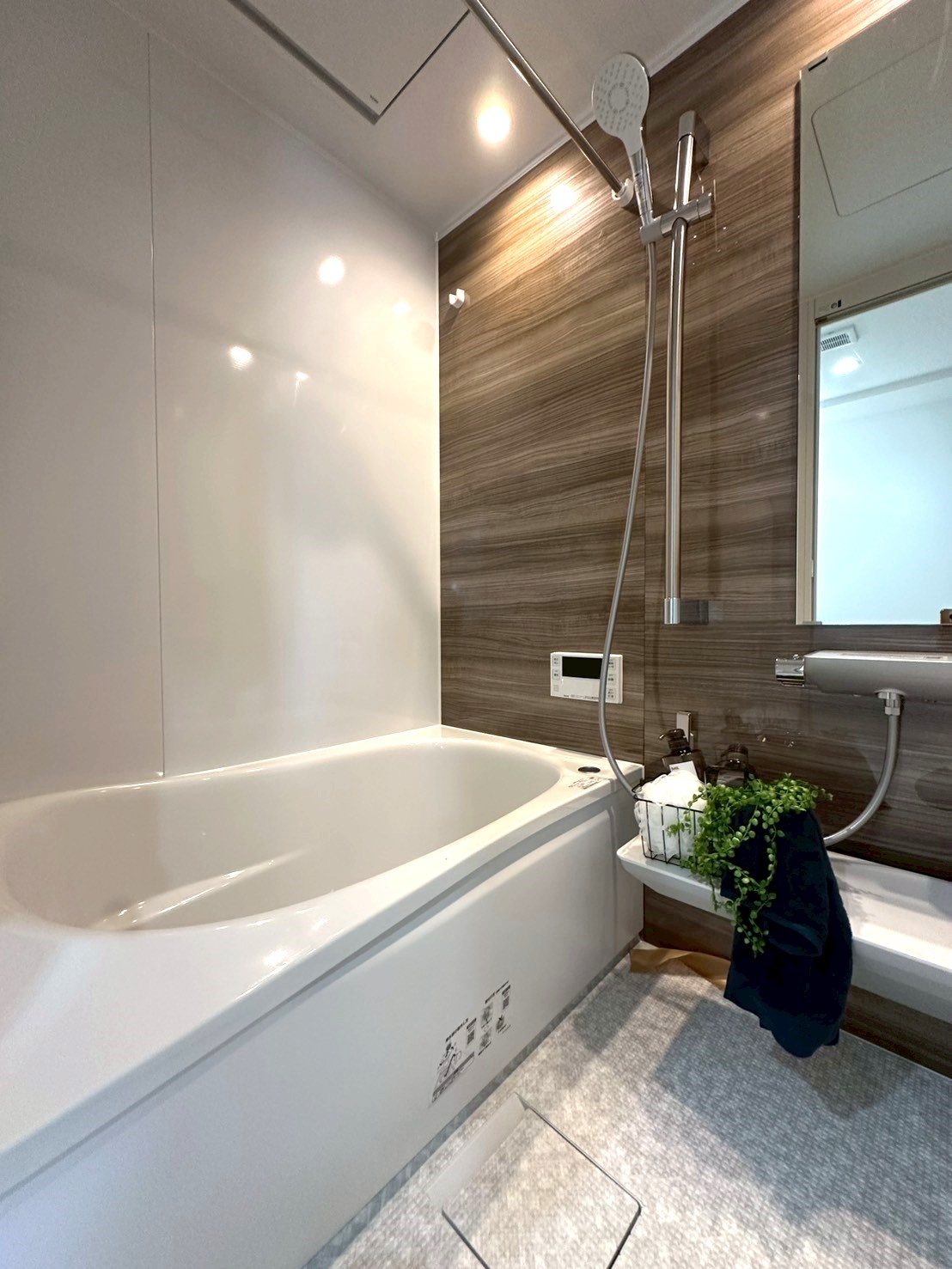 木目を取り入れて温もりをプラス