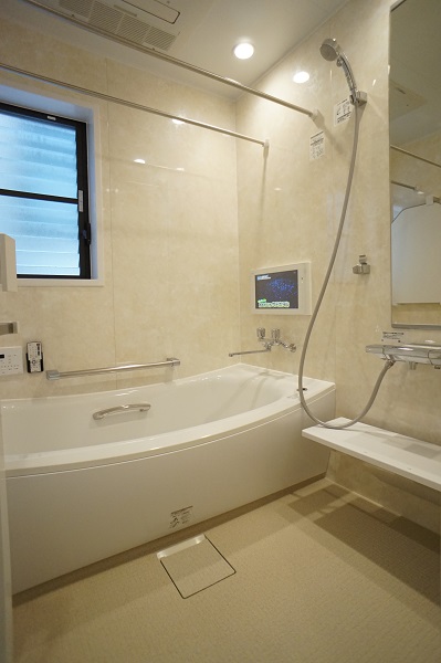 大理石の石壁をイメージした重厚な壁パネルで高級感のある浴室に アイキャッチ 大理石の石壁をイメージした重厚な壁パネルで高級感のある浴室に アイキャッチ