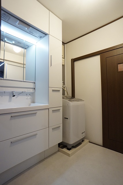 高い清掃性と、洗礼されたデザインの洗面化粧台 LIXIL L.C. アイキャッチ 高い清掃性と、洗礼されたデザインの洗面化粧台 LIXIL L.C. アイキャッチ