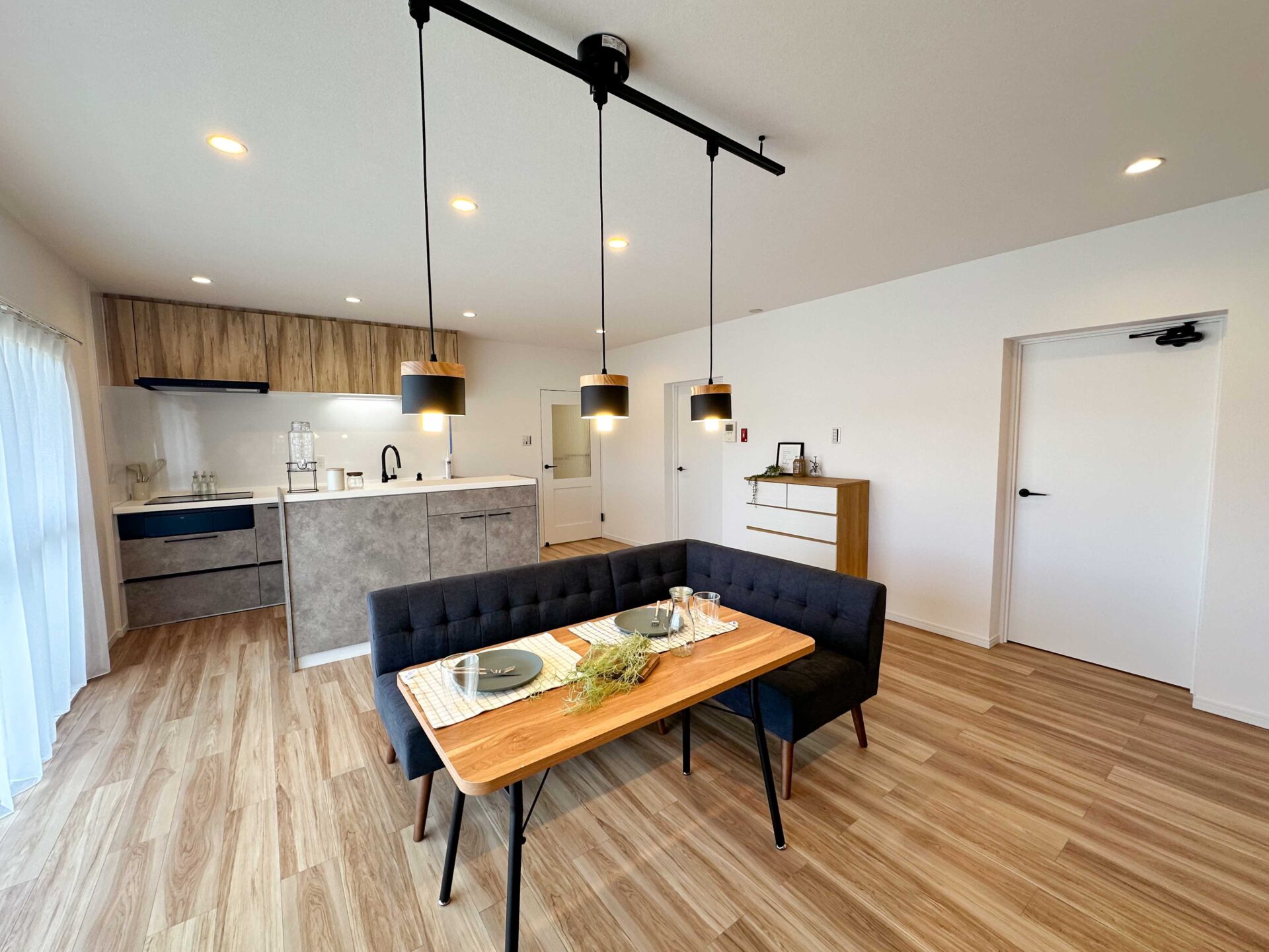 1部屋まるごとウォークインクローゼット!マンションでも諦めない大型収納 アイキャッチ 1部屋まるごとウォークインクローゼット!マンションでも諦めない大型収納 アイキャッチ