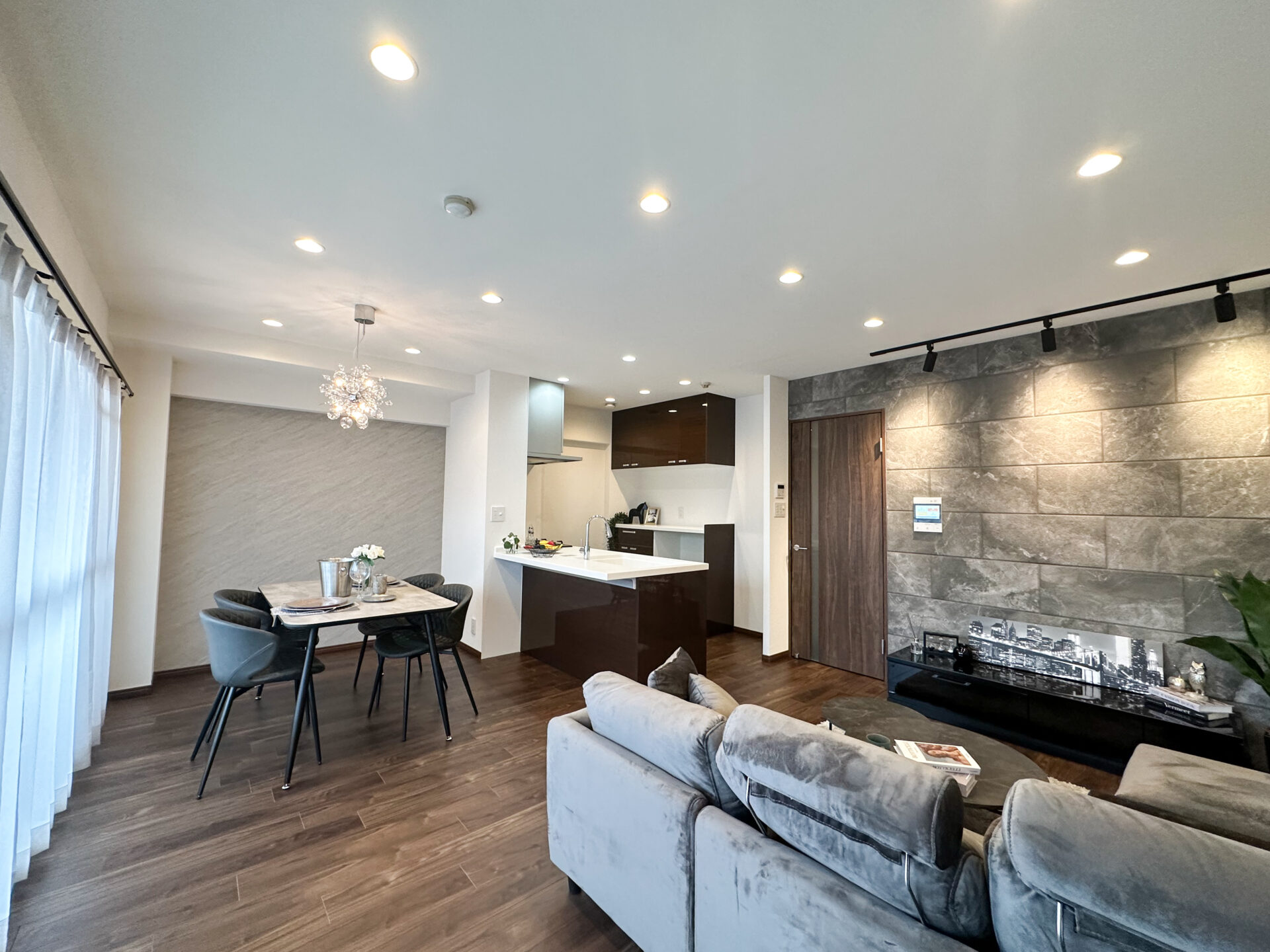 ウォールナットで仕上げるホテルライクなお部屋 アイキャッチ ウォールナットで仕上げるホテルライクなお部屋 アイキャッチ