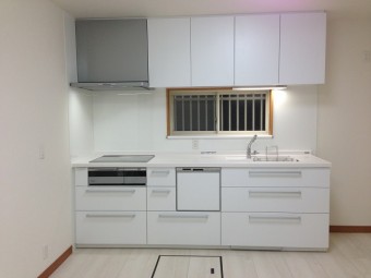 キッチンもフローリングもホワイト! アイキャッチ キッチンもフローリングもホワイト! アイキャッチ