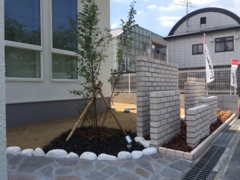 白を基調にした家屋との相性抜群の外構 アイキャッチ 白を基調にした家屋との相性抜群の外構 アイキャッチ