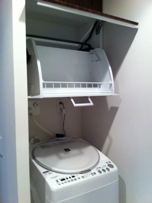 洗濯機上部にキャビネットを後つけ アイキャッチ 洗濯機上部にキャビネットを後つけ アイキャッチ