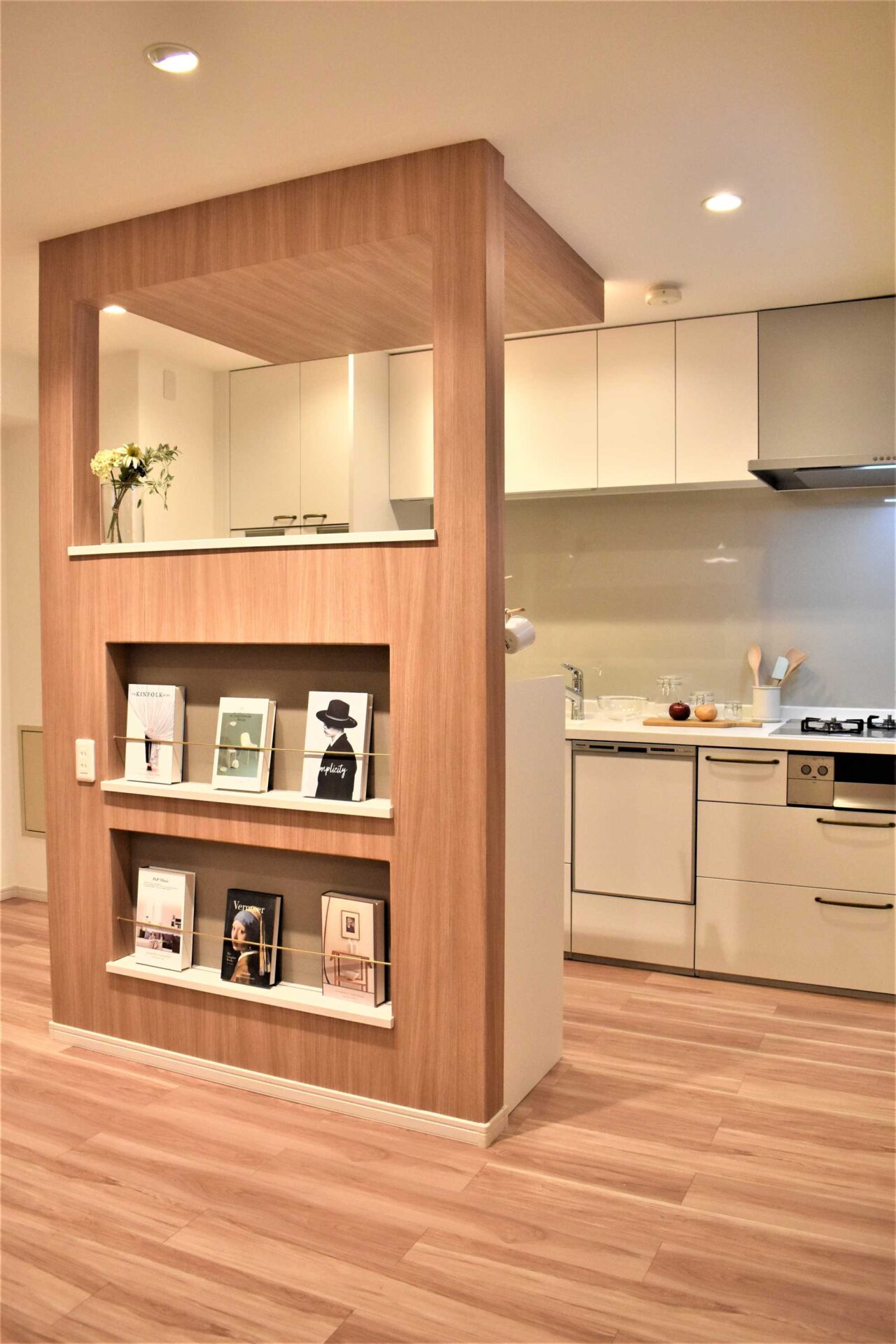 造作壁ですっきりおしゃれに収納を増やす アイキャッチ 造作壁ですっきりおしゃれに収納を増やす アイキャッチ