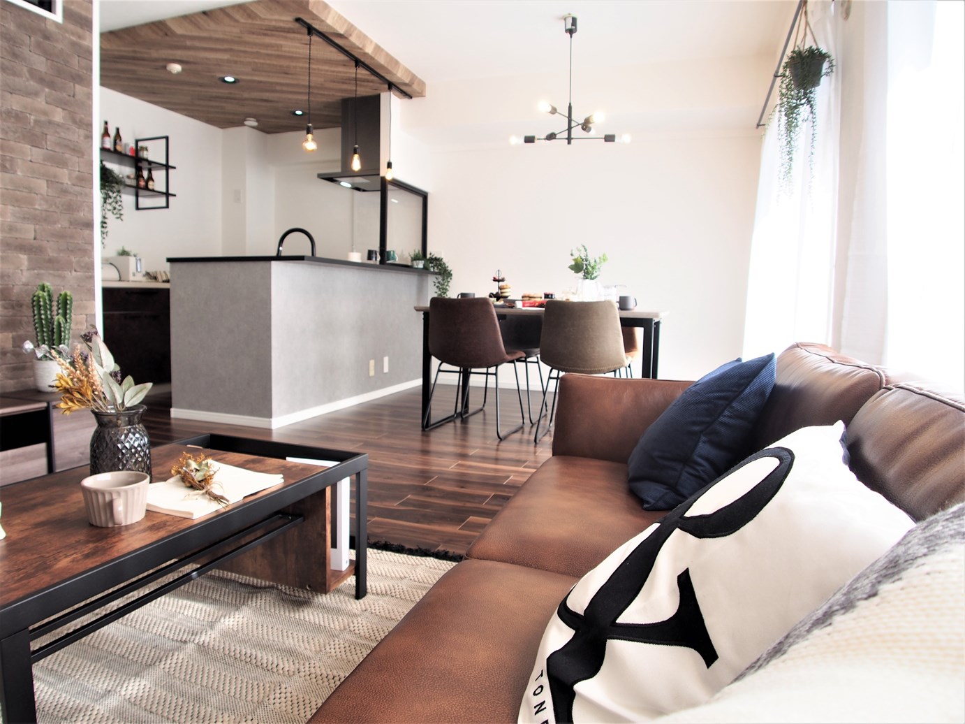 ブルックリンカフェ風☕.°ヴィンテージ感を引き出すウォルナットカラー アイキャッチ ブルックリンカフェ風☕.°ヴィンテージ感を引き出すウォルナットカラー アイキャッチ