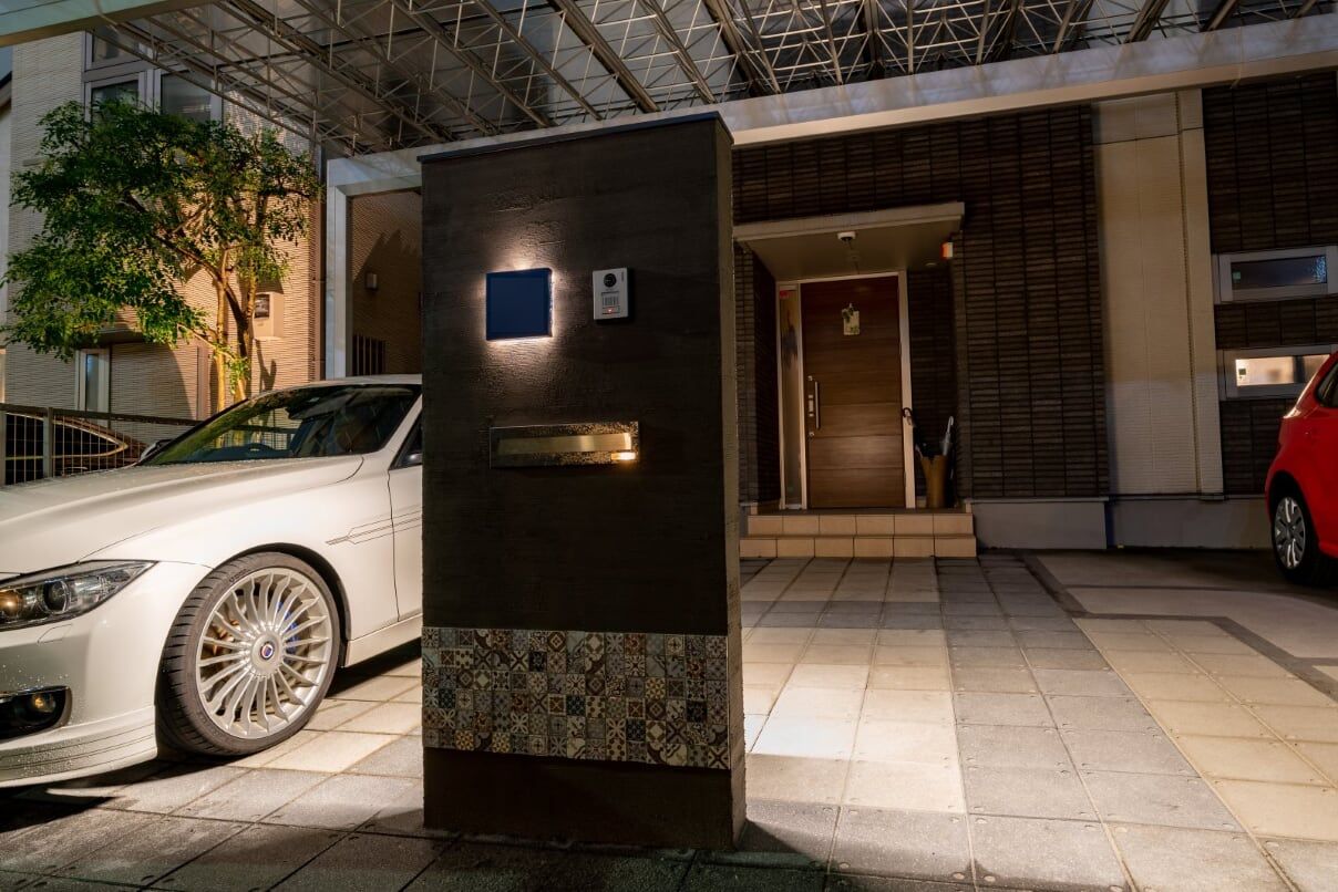 2台駐車場を3台に広げるため門柱をリフォーム。どうせならこだわってオンリーワンな門柱に アイキャッチ 2台駐車場を3台に広げるため門柱をリフォーム。どうせならこだわってオンリーワンな門柱に アイキャッチ