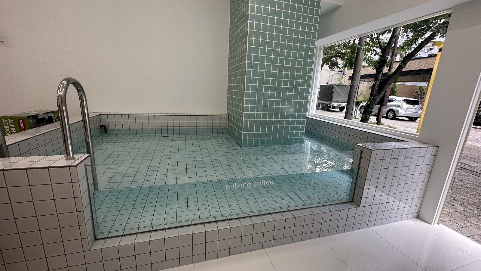 国内初　観賞用プールのある無人カフェ　～puljang coffee～ アイキャッチ