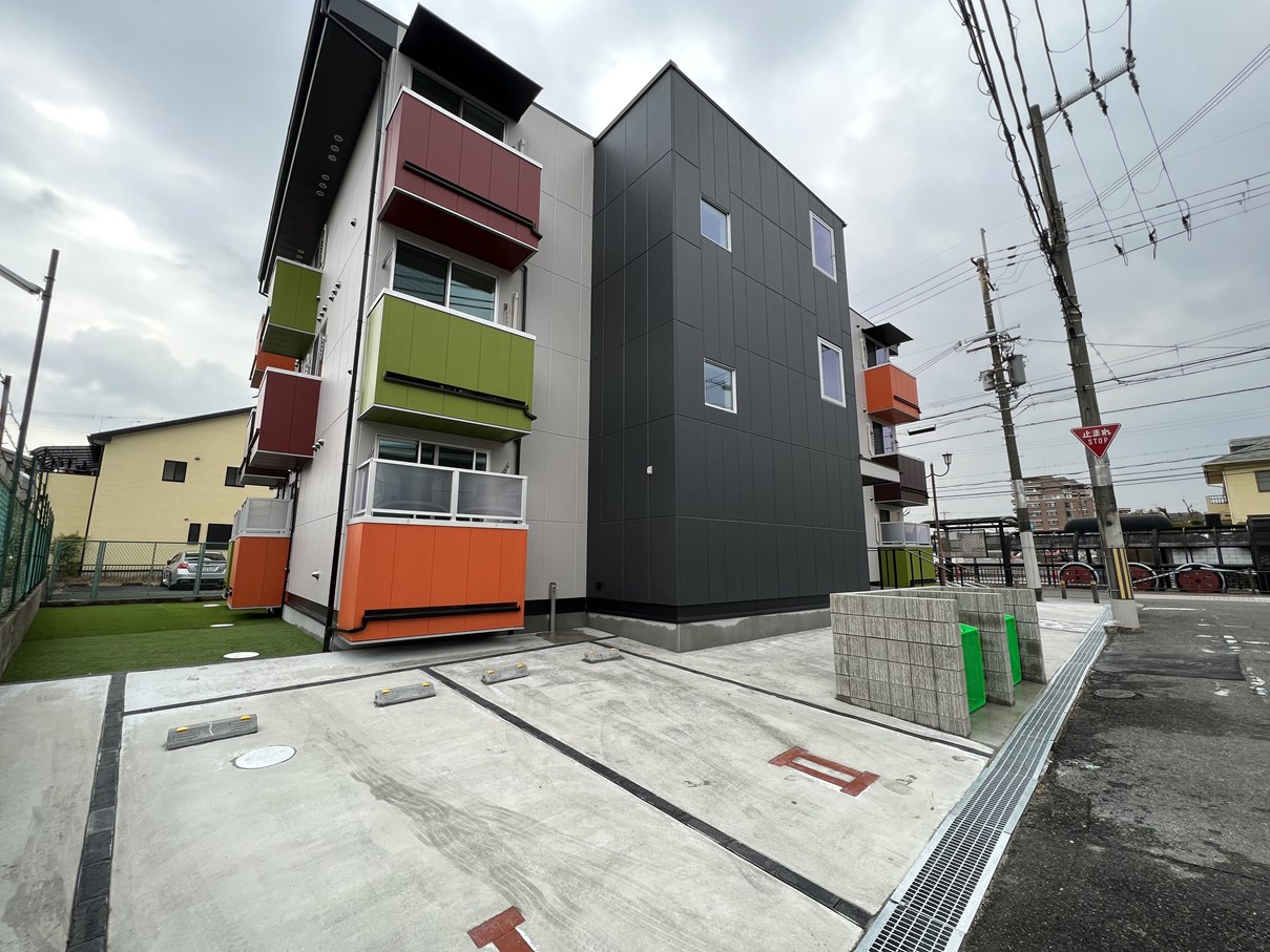 軽量鉄骨造3階建 延床面積548.64㎡ 総戸数18戸【1room】 アイキャッチ 軽量鉄骨造3階建 延床面積548.64㎡ 総戸数18戸【1room】 アイキャッチ