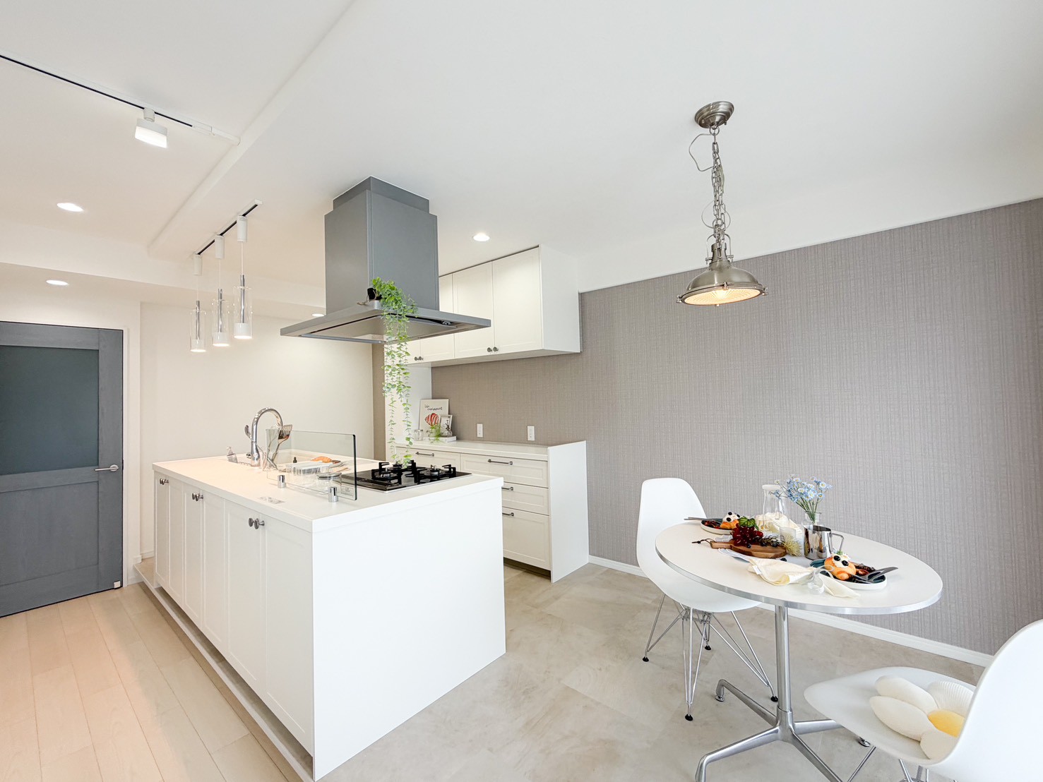 洗練されたパリアパルトマンスタイル アイキャッチ