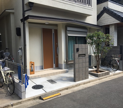 自転車の出し入れもしやすいオープンな外構 アイキャッチ